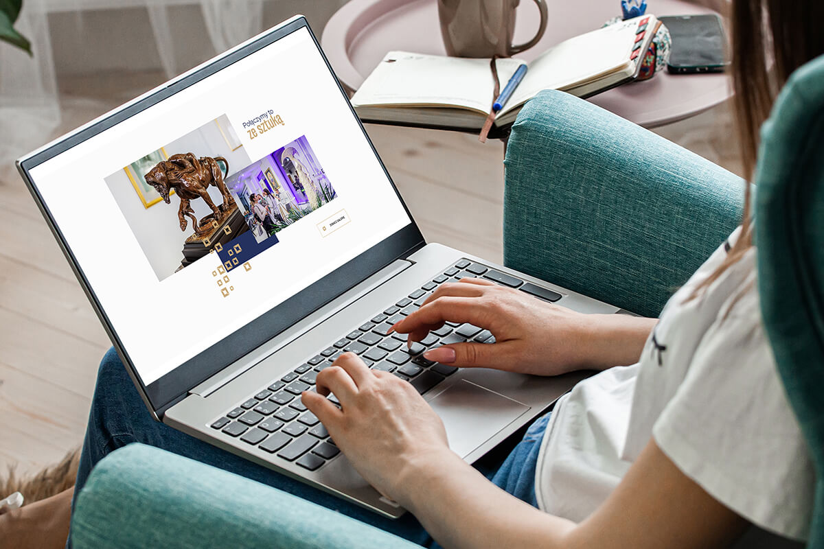 Hotel Gdańsk widok strony głównej na monitorze komputera